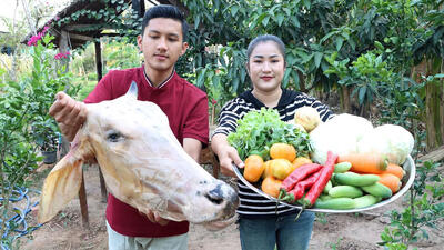 (ویدئو) طبخ کله پاچه گاو به روش خاص و جالب یک خواهر و برادر روستایی تایلندی