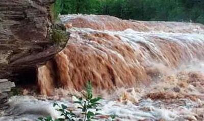 سیلاب راه ارتباطی تعدادی از روستاهای شهرستان کوهرنگ را مسدود کرد