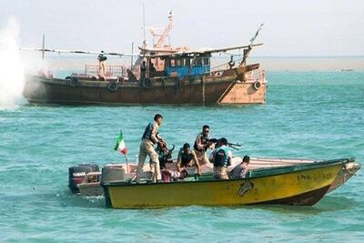 محموله بزرگ کالای قاچاق در آب‌های استان بوشهر توقیف شد