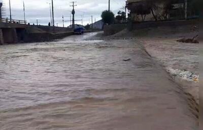 پل روستای طلسم از توابع شهرستان دالاهو زیر آب رفت