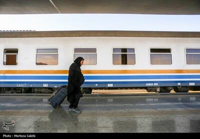 مسافران نوروزی در راه آهن اصفهان- عکس خبری تسنیم | Tasnim