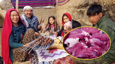 (ویدئو) طرز پخت کباب کوبیده افغانستانی به سبک و سیاق یک خانواده روستایی افغان