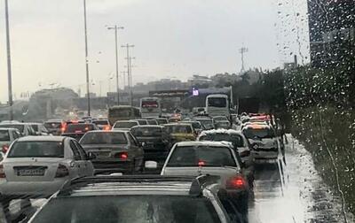   هم‌اکنون؛  ترافیک سنگین و حجم بالای خودرو  در آزادراه تهران-شمال |‌ ببینید