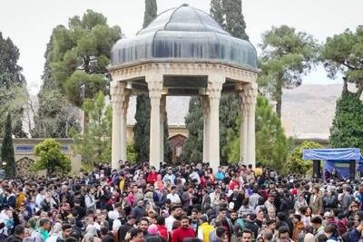 بیش از ۳۰ هزار نفر در مراسم تحویل سال حافظیه حضور داشتند