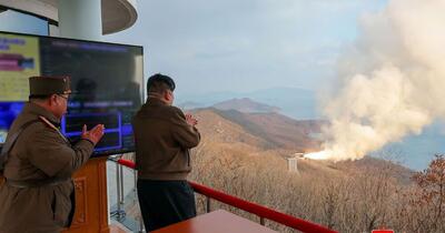 نظارت مستقیم رهبر کره شمالی بر آزمایش موتور موشک‌های مافوق صوت