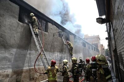 فیلم| آتش‌سوزی در یک انبار مواد غذایی در تهران