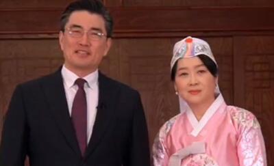 ببینید / تبریک سفیر کره‌ جنوبی و همسرش به مناسبت نوروز در کنار سفره هفت سین