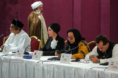 حجاب عجیب یک زن در دومین نشست قرآنی تهران + عکس