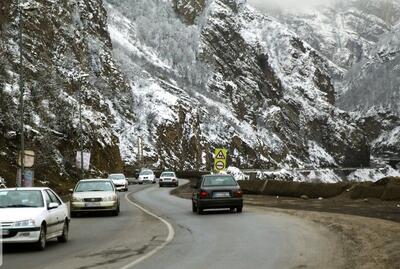 ممنوعیت تردد وسایل نقلیه در محورهای چالوس، هراز و آزاد راه شمال