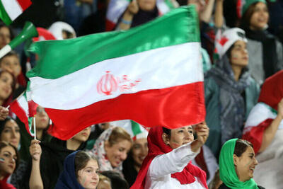 از حضور بانوان حامی تیم ملی تا برافراشته شدن پرچم سه‌رنگ ایران