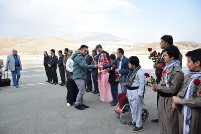 استقبال کودکان مبتلا به سندروم داون کردستان از مسافران نوروزی