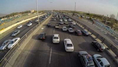 ترافیک آزاد راه قم- تهران نیمه سنگین است