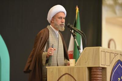 امام جمعه شیراز: برخی ما را به سمت دست به دامن آمریکا شدن سوق می دهند، مسیری که هرچه در آن پیش برویم شرایط بدتر می شود