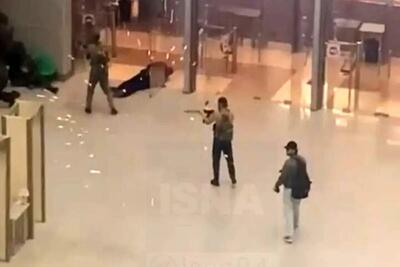 ببینید | اولین تصاویر از شروع حمله تروریست‌ها به سالن کنسرت مسکو
