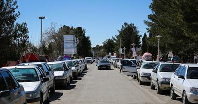 ورود یک هزار و ۴۷۰ خودرو مسافران به باغ فدک در یکم فروردین ماه