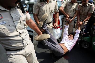 رویترز: پلیس هند رهبر و ده‌ها عضو یک حزب مخالف را بازداشت کرد | خبرگزاری بین المللی شفقنا