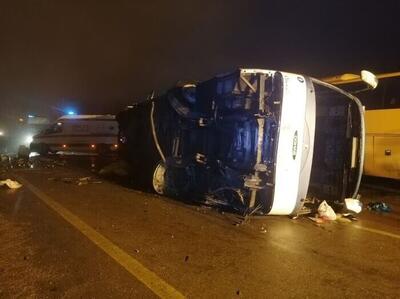 کشته و زخمی شدن 29 نفر در اثر واژگونی اتوبوس اسکانیا عقاب در مرودشت