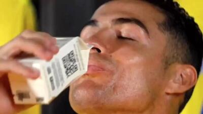 تبلیغ باورنکردنی رونالدو در عربستان/ کریس در رمضان شیر شتر معرفی کرد! + ویدیو