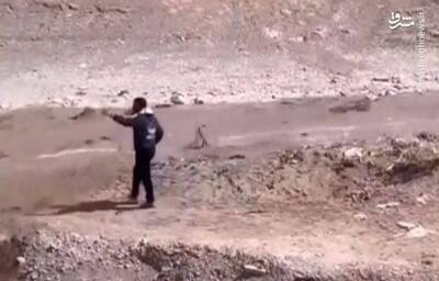 فیلم/ به آب افتادن شهروند اصفهانی به دلیل عدم توجه به هشدار باز شدن آب زاینده رود