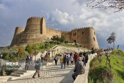 قلعه «فلک‌الافلاک» و آبشار «بیشه» در صدر بازدید گردشگران نوروزی