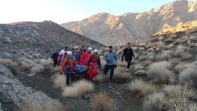 انتقال پیکر کوهنورد حادثه دیده در ارتفاعات شهرستان کوهسرخ - شهروند آنلاین