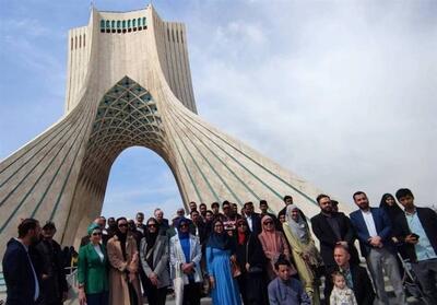 بازدید میهمانان نمایشگاه بین‌المللی قرآن از برج آزادی - تسنیم