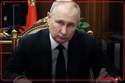 ولادیمیر پوتین رئیس جمهور روسیه به یاد کشته شدگان حمله تروریستی در تالار شهر کروکوس مسکو در کلیسایی شمع روشن کرد