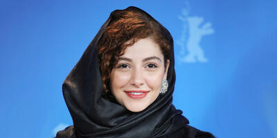 نگاهی به کمد لباس فرفری‌ترین دختر این روزهای ایران که همه عاشقش شده‌اند؛ مهتاب ثروتی این لباس‌ها را می‌پوشد! - چی بپوشم
