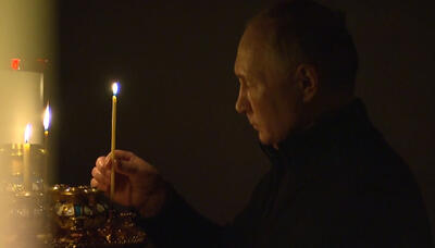 «پوتین» به یاد جان‌باختگان حمله تروریستی شمع روشن کرد +ویدیو
