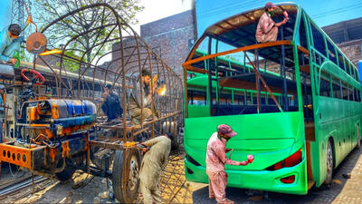 (ویدئو) فرآیند تولید یک اتوبوس مسافربری دست ساز در یک کارگاه پاکستانی