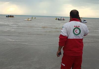 نجات 3 نفر در ساحل بندر گناوه - تسنیم