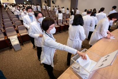 اساتید پزشکی نیز به اعتصاب پزشکان کره جنوبی پیوستند