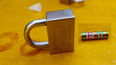 (ویدئو) نحوه باز کردن قفل بدون کلید به روش عجیب یک کلیدساز هندی