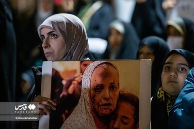 (تصاویر) تجمع شبانه مقابل سفارت انگلیس در تهران