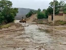 مسدود شدن مسیر ۱۰ روستای کوهدشت بر اثر بارش باران