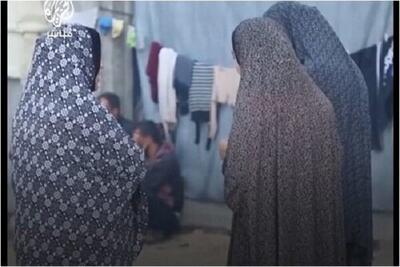 تبدیل «چادر نماز» به پوشش رسمی زنان غزه پس از طوفان الاقصی+ فیلم