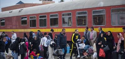 تصاویر| راه آهن همراه مسافران نوروزی