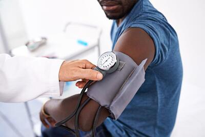 به گفته یک پزشک افراد باید در مورد فشار خون بالا چه کنند؟ - عصر خبر