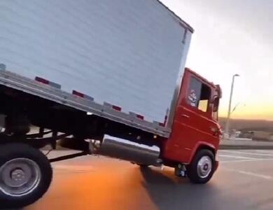 ویدیو / کامیون های کانگورویی در برزیل