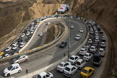 ریزش سنگ در یک جاده شمالی؛ ترافیک به سمت تهران سنگین شد +عکس