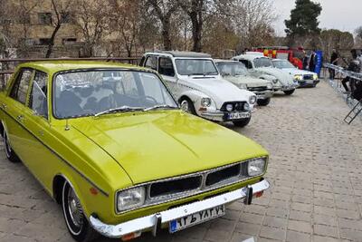 نمایشگاه خودرو‌های کلاسیک در دولتخانه صفوی قزوین برگزار شد
