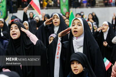 شور و حال محفل امام حسنی‌ها و اهتزاز پرچم ایران و فلسطین