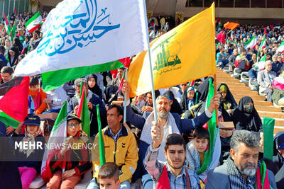 همخوانی مهمانان ضیافت امام حسنی‌ها با مولودی مداح عراقی