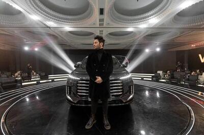 جولان خودروی جدید محمدرضا گلزار در سطح شهر