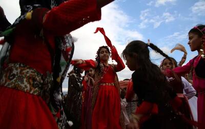 انتقاد شدید از رقص مردم در جشن نوروزیِ کرمانشاه