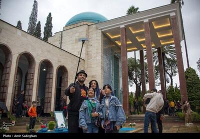 بازدید مسافران نوروزی از آرامگاه سعدی