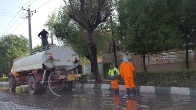تصاویری از عملیات دفع آب های سطحی و تخلیه آب از خیابان های اهواز