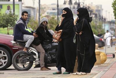 الشرق الاوسط: بیکاری در عربستان با افزایش ورود زنان به بازار کار به پایین‌ترین سطح خود رسید