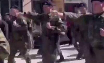 رژه نظامیان یونانی که دستمایه تمسخر کاربران فضای مجازی شد +فیلم