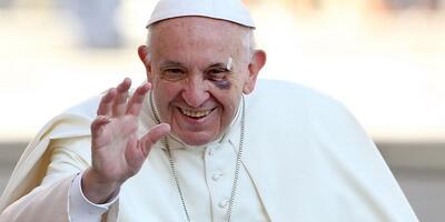 فیلم/ یک آیین عجیب در رُم؛ پاپ پای زنان زندانی را شست و بوسید! | اقتصاد24